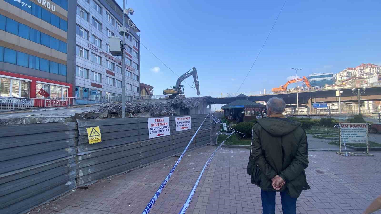 Fevkani Köprüsü’nde yıkım çalışmaları hafta sonu da devam ediyor