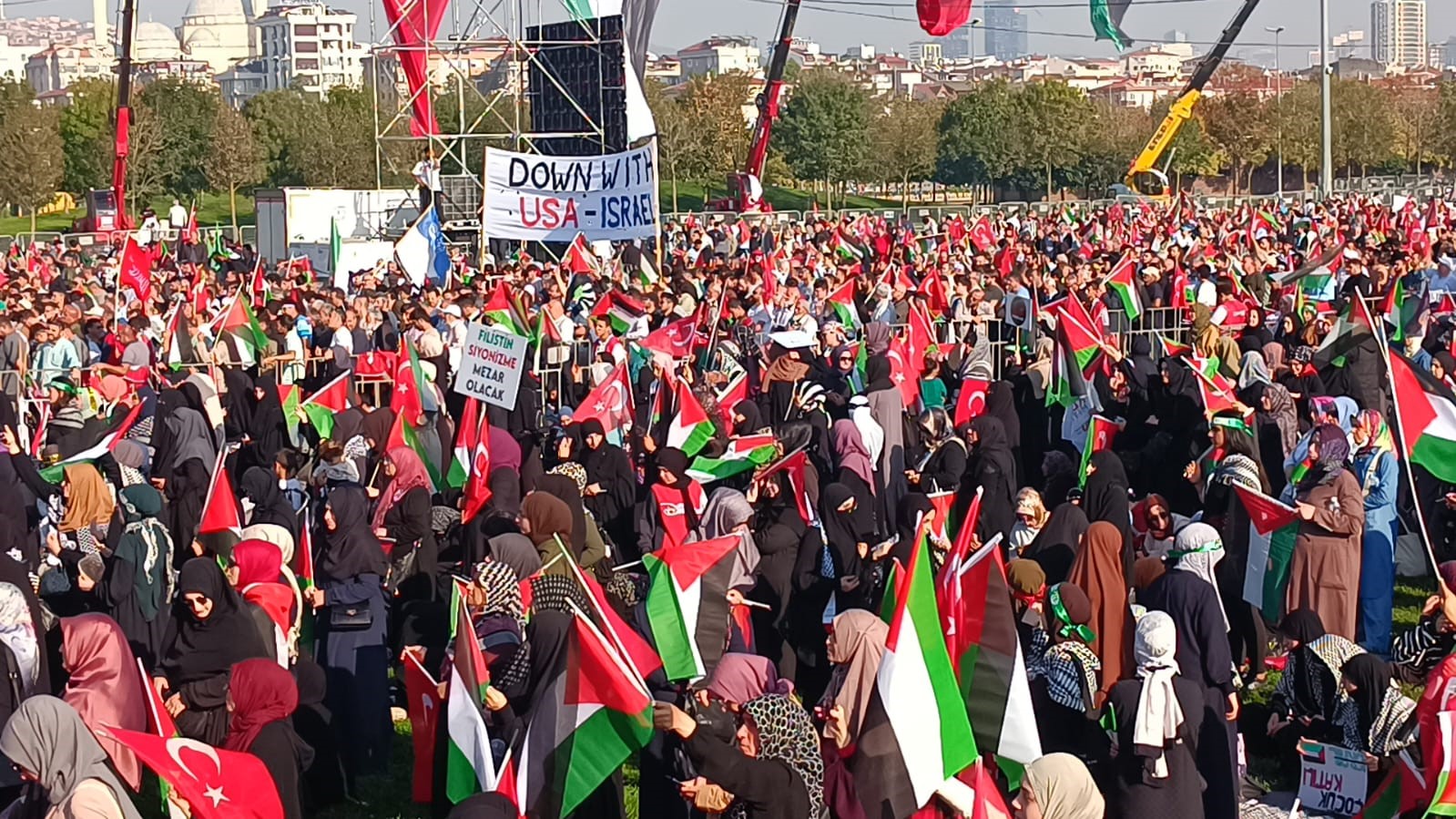 Maltepe’de binlerce kişi Filistin için bir araya geldi