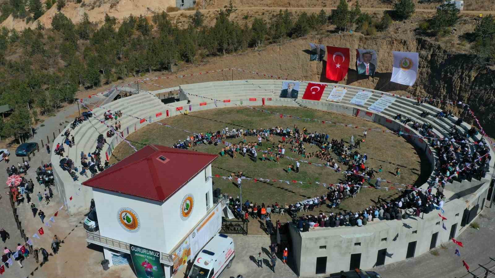 Yusufeli 73. Geleneksel Karakucak Güreşleri’nde başpehlivan Kenan Gör oldu