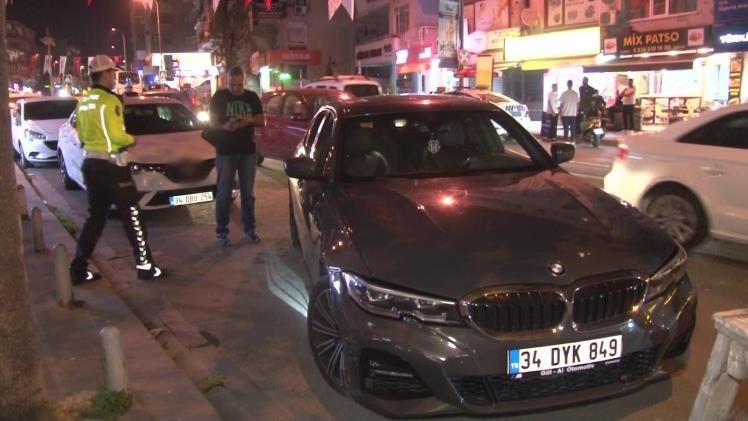 Alkollü sürücünün kontrolünden çıkan araç park halindeki otomobile çarptı