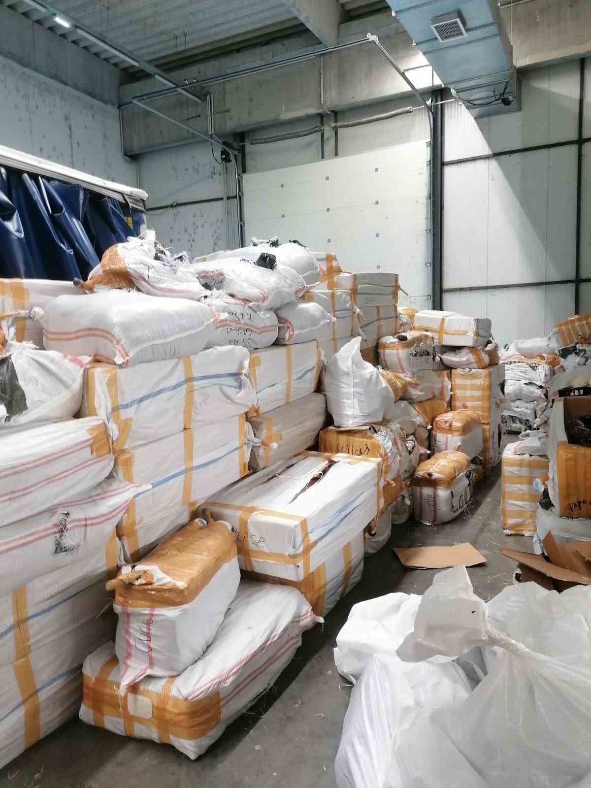 46 bin 801 adet markalı tekstil ürünü, çanta, kemer ve spor ayakkabı ele geçirildi