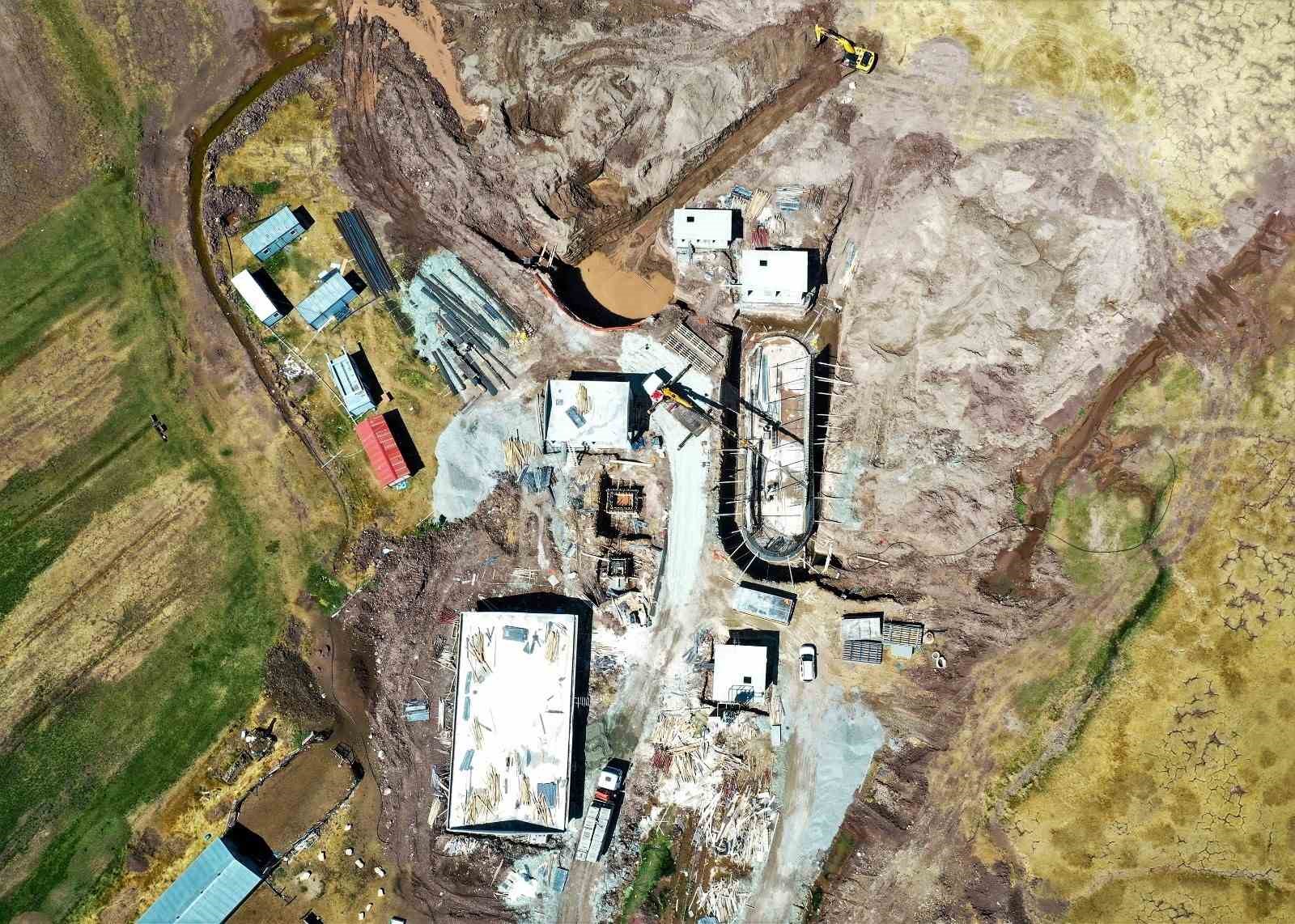 Saray Atıksu Arıtma Tesisinin yapımı s&uuml;r&uuml;yor
