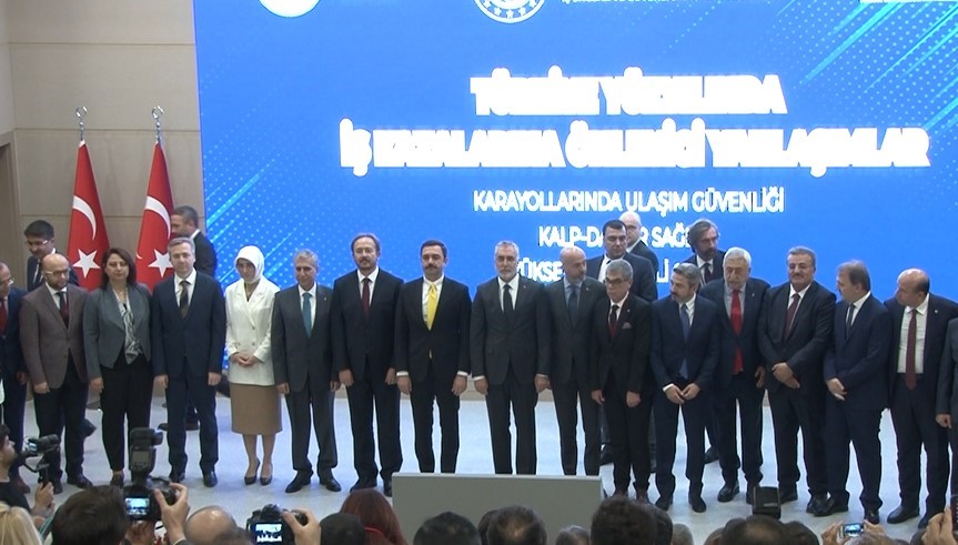 Bakan Işıkhan: &ldquo;&Ccedil;alışanlara iş sağlığı ve g&uuml;venliği hizmetlerini sunması konusunda işverenlerimizin yanındayız&rdquo;
