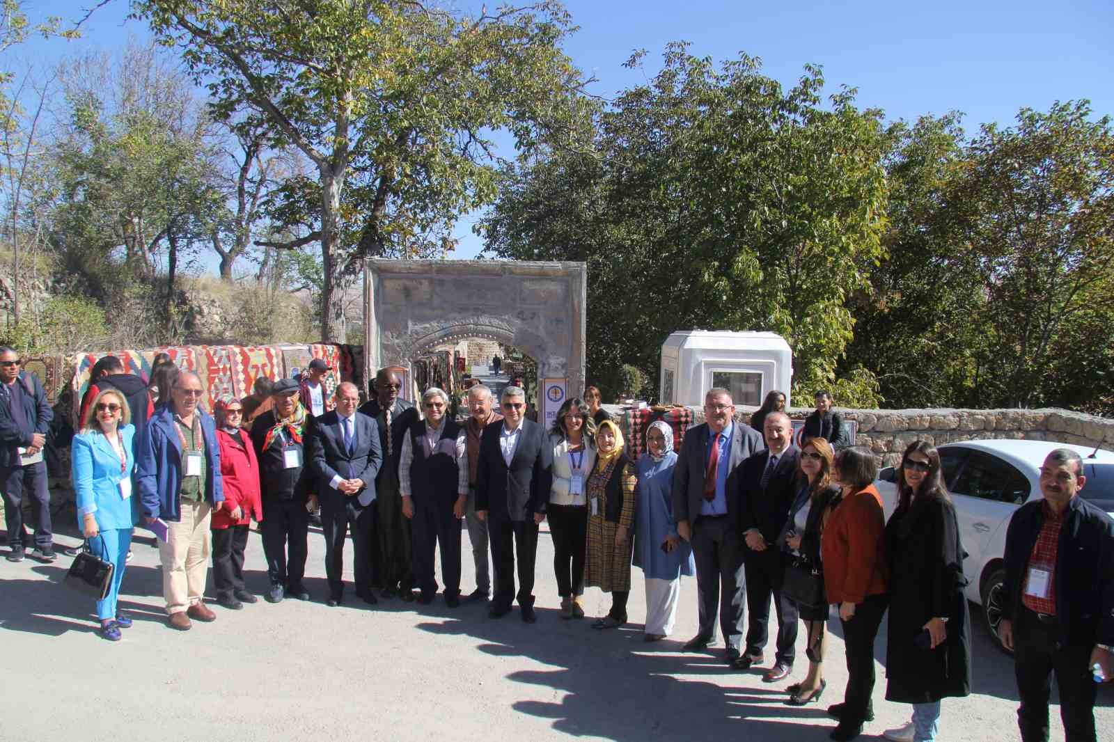 Bünyan’da Uluslararası Halı, Kilim ve Güzel Sanatlar Konferansı ve Sergisi Düzenlendi