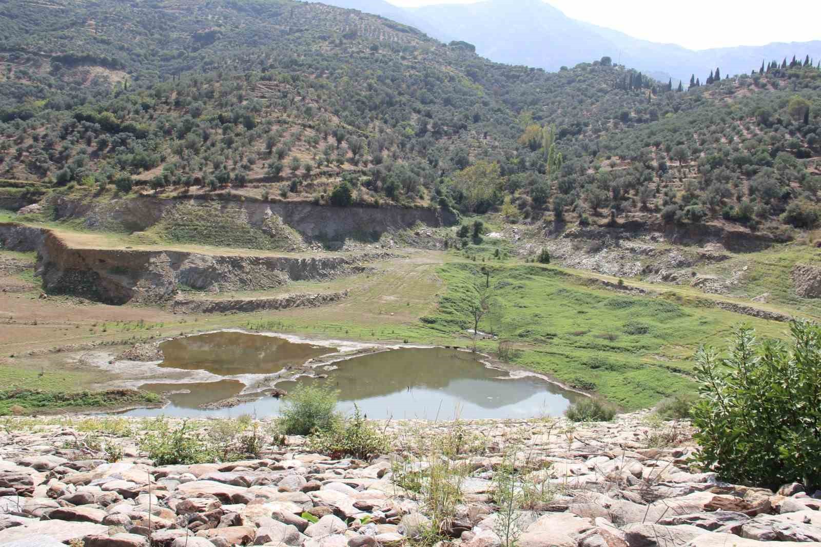 Beydağ Barajı tamamen kurudu
