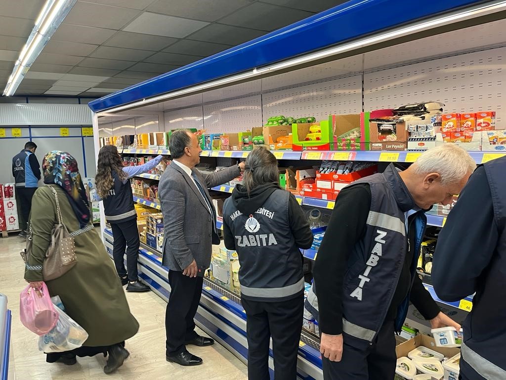 Hakkari’de zincir marketlere sıkı denetim
