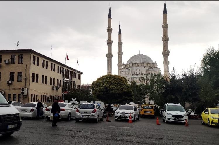 Iğdır’da vatandaşlar yağışa hazırlıksız yakalandı