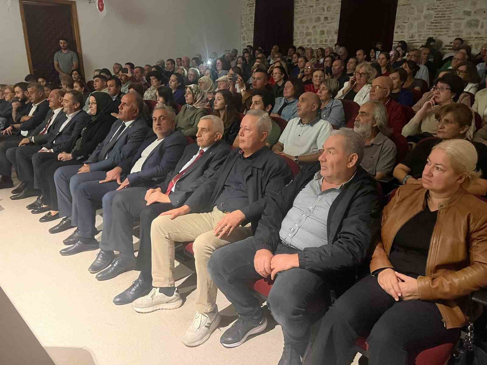 T&uuml;rk Halk M&uuml;ziği konseri hayran bıraktı
