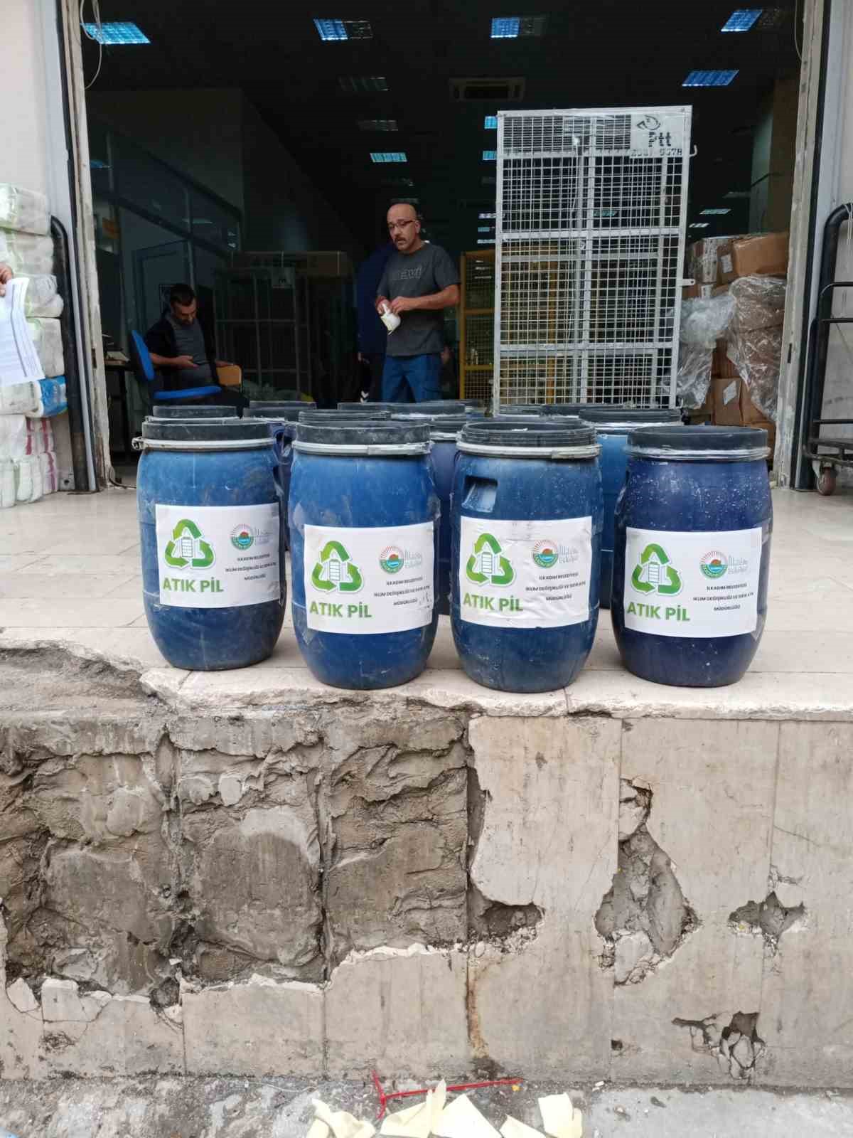 İlkadım Belediyesi 2023'te 965 kilo atık pil topladı