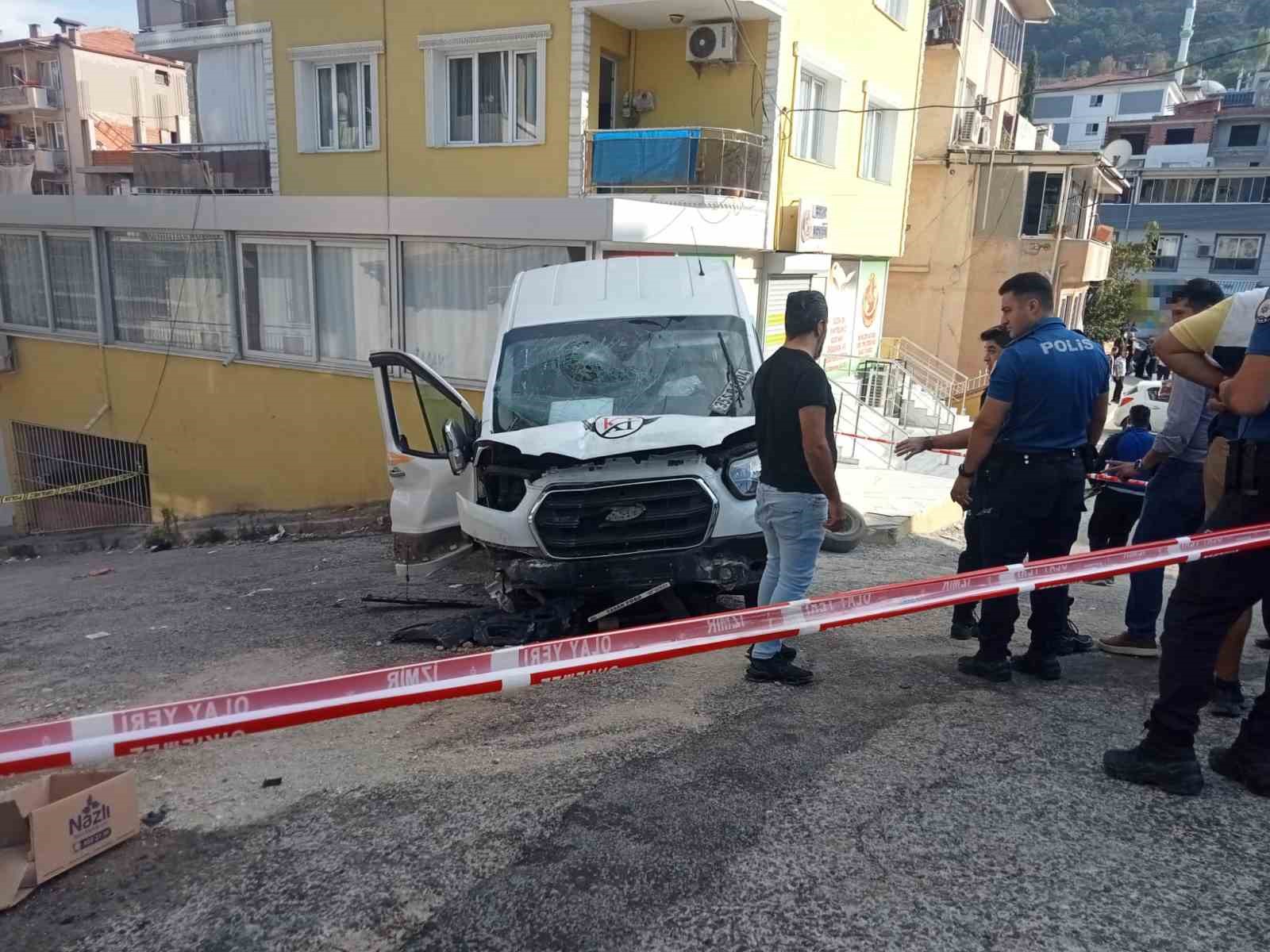 Freni patlayan minibüs yokuş aşağı sürüklendi: 7 yaralı