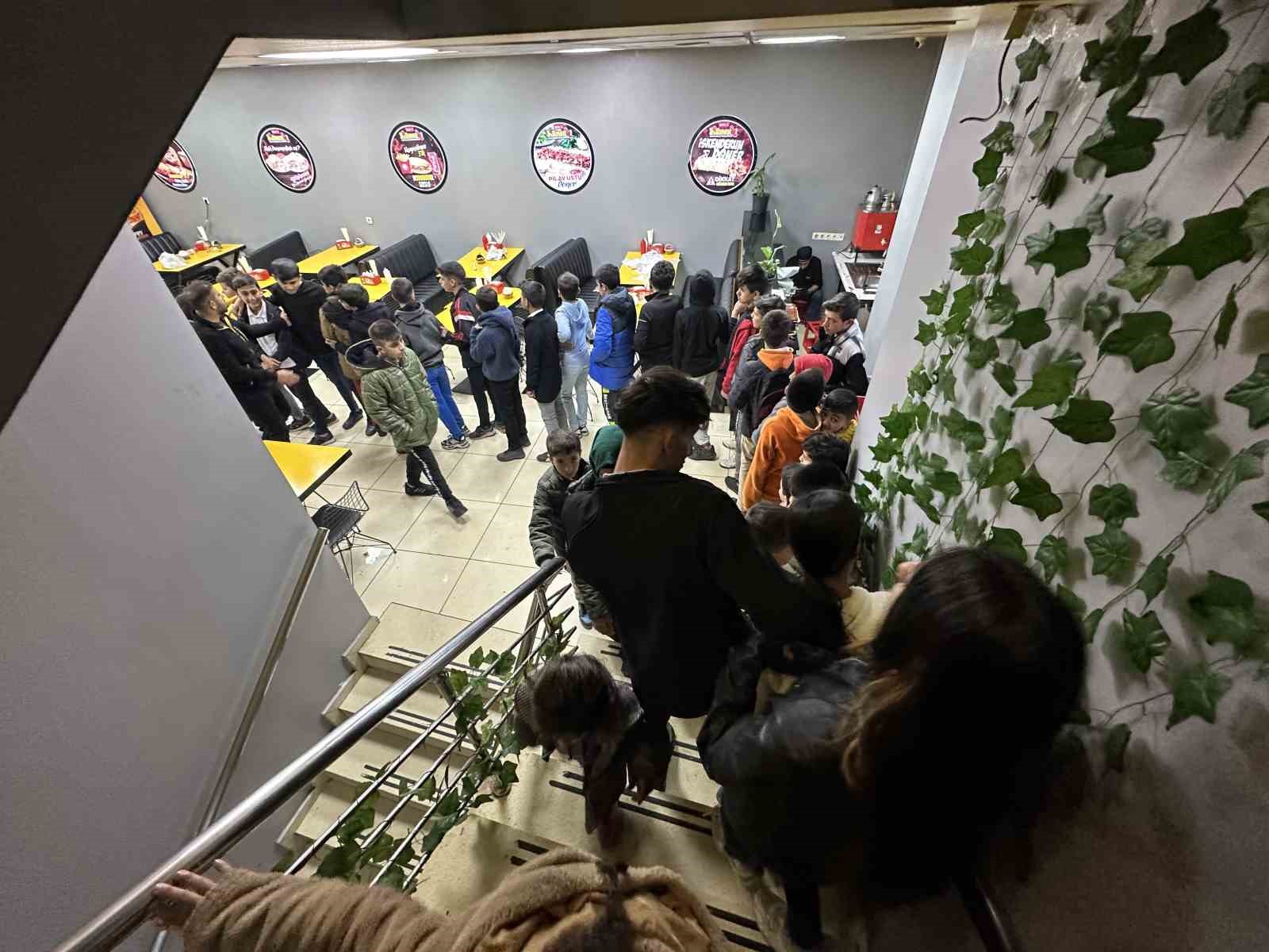 Y&uuml;ksekova&rsquo;da bedava d&uuml;r&uuml;m izdihamı
