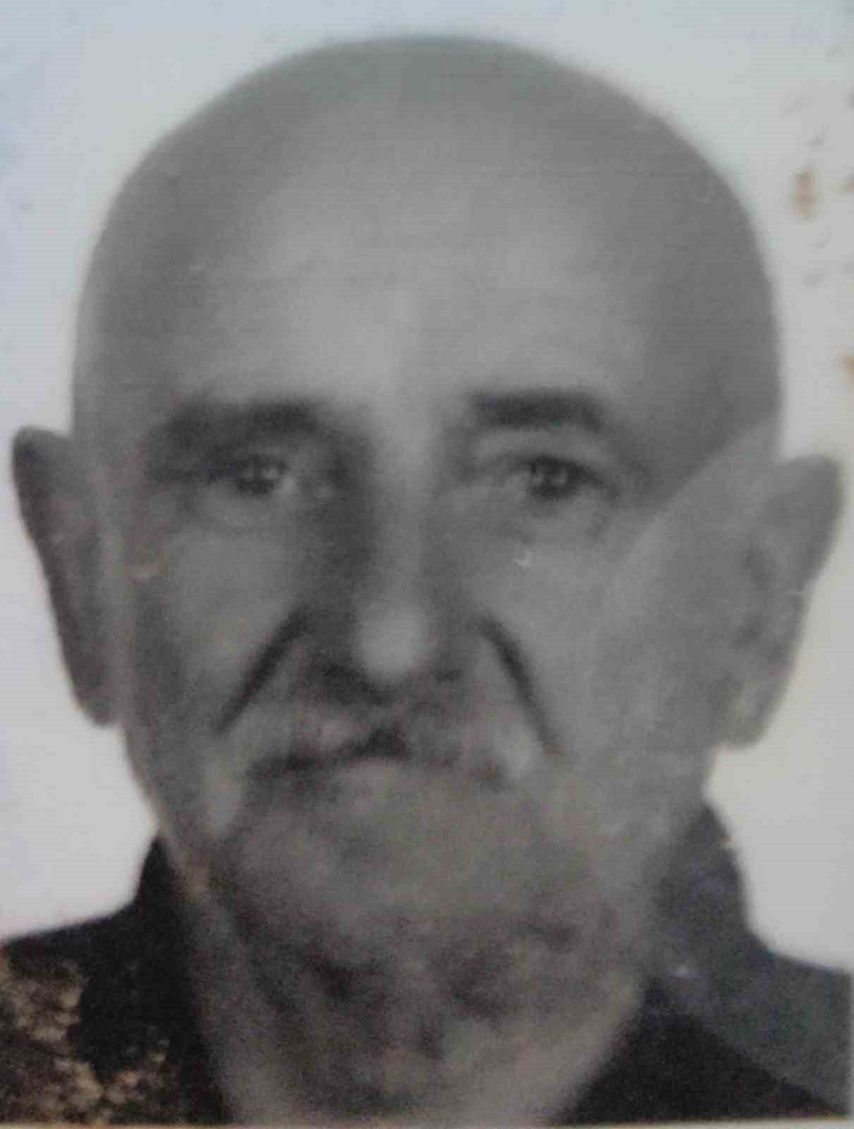 Kuşadası&rsquo;nda evsiz bir kişi parkta &ouml;l&uuml; bulundu
