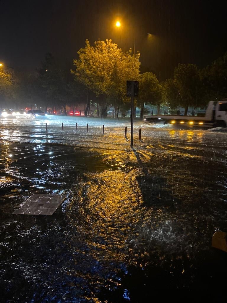 Ordu’da sağanak sele dönüştü: Ev ve işyerlerini su bastı