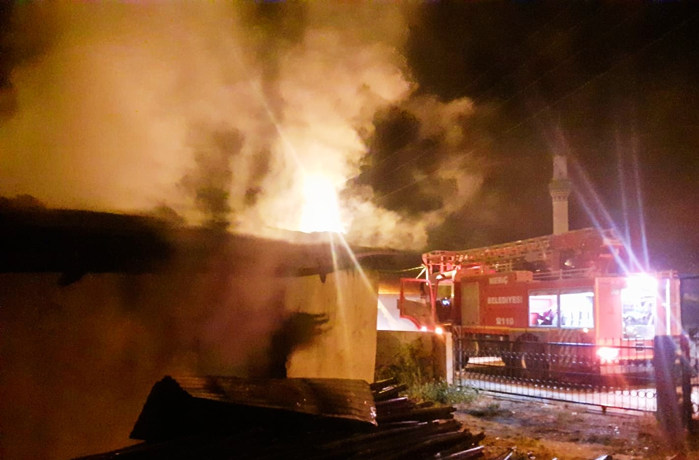 Edirne&rsquo;de yangın: 2 ev hasar g&ouml;rd&uuml;
