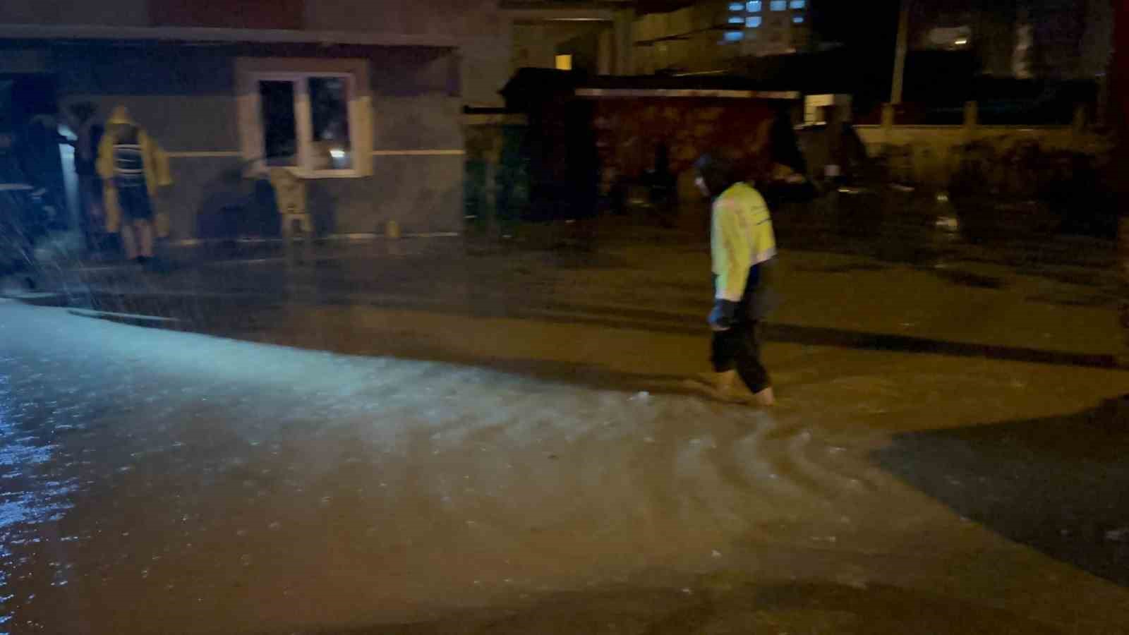 Ordu&rsquo;da sel sonrası su tahliye &ccedil;alışmaları s&uuml;r&uuml;yor
