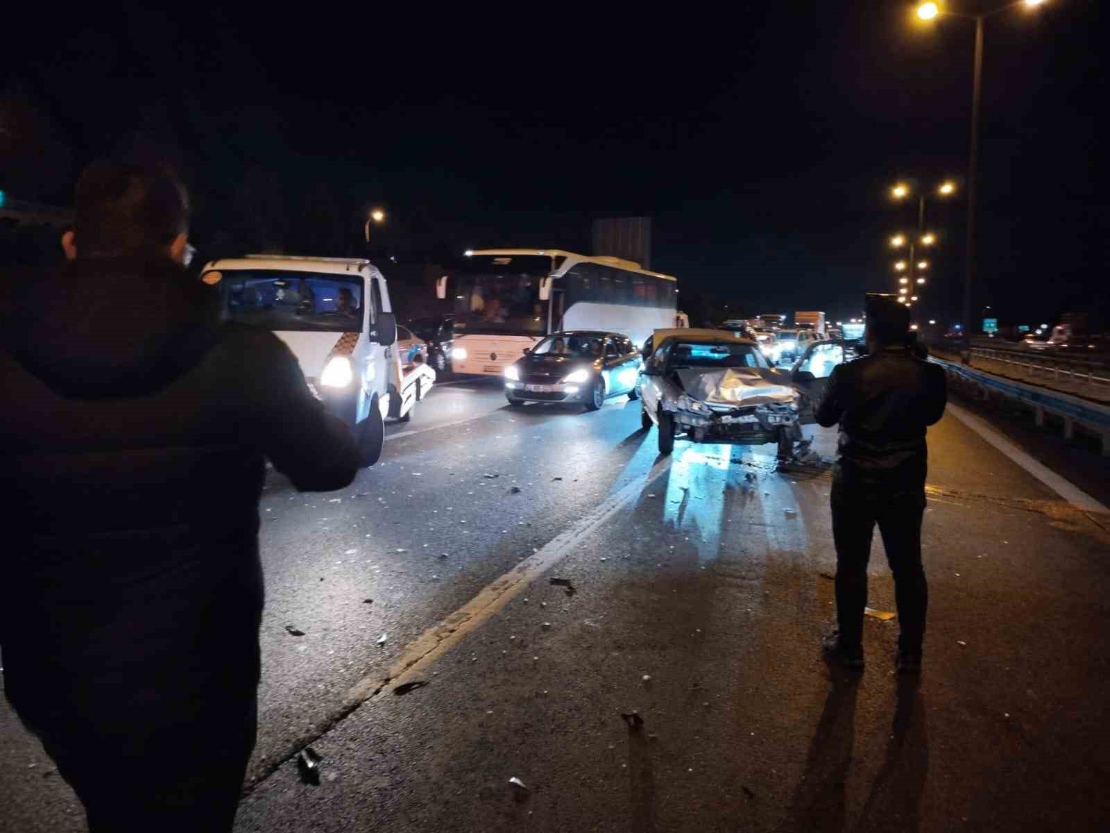 Ataşehir’de zincirleme trafik kazası: 2 yaralı