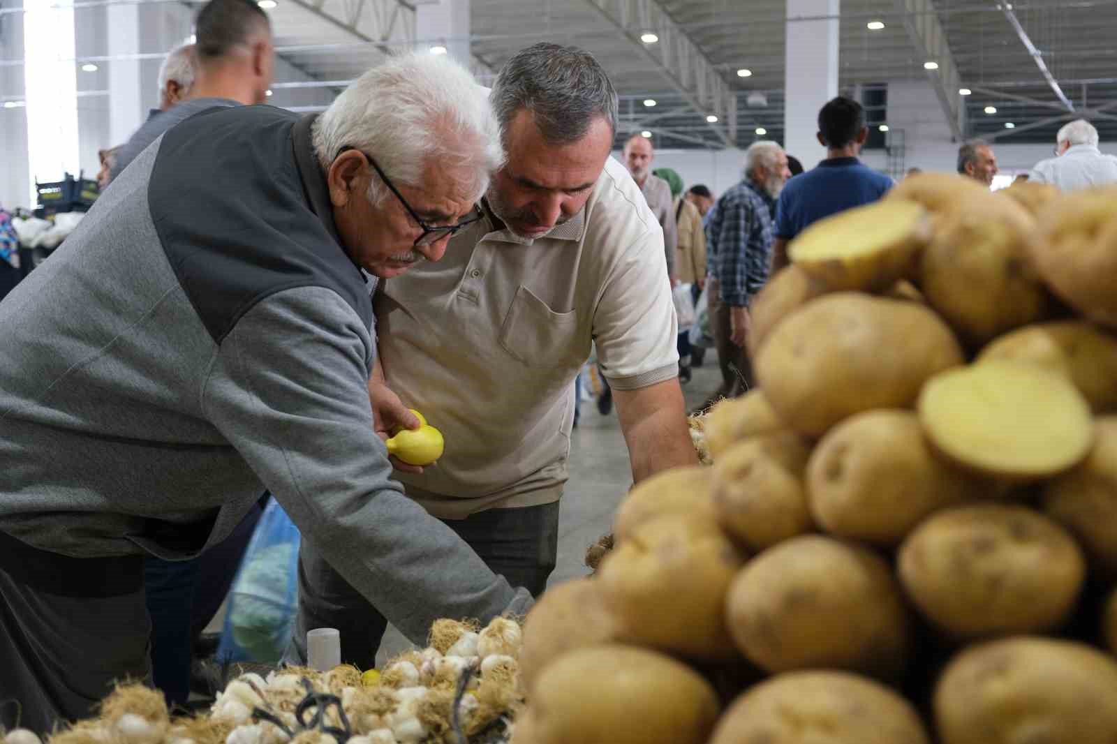 Kış meyve ve sebzeleri pazarda yerini alıyor