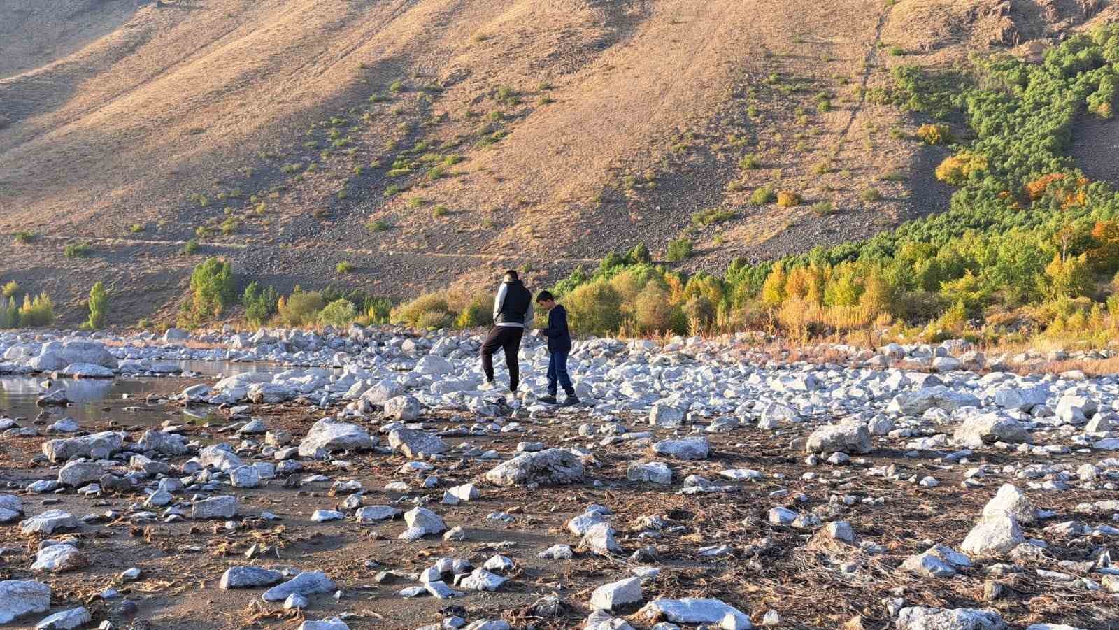Nemrut Krater G&ouml;l&uuml;&rsquo;nde kuraklık tehlikesi
