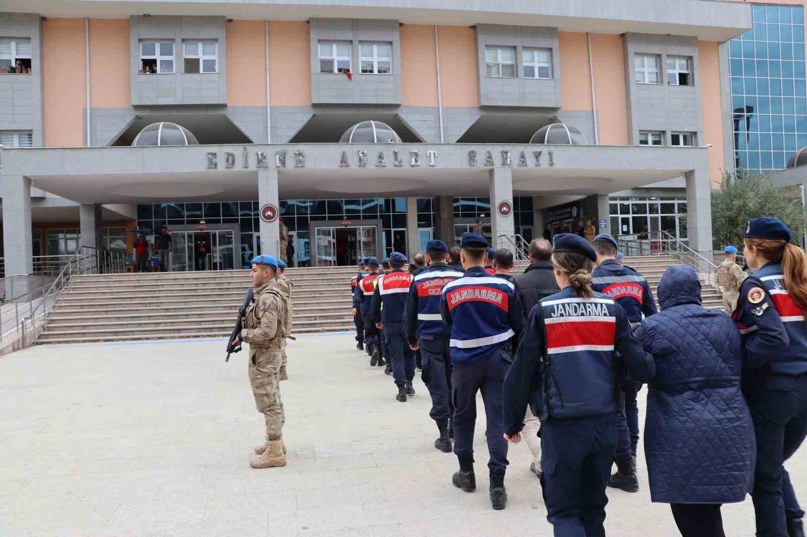 Yasa dışı yollarla yurt dışına kaçmaya çalışan 9 şahıs yakalandı