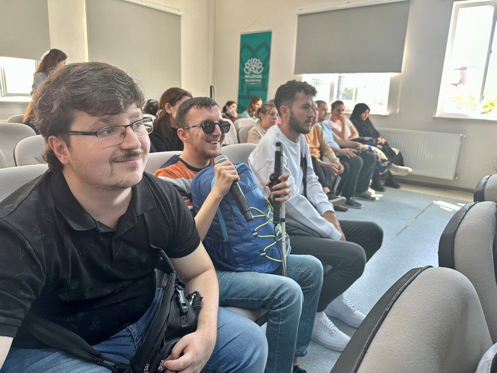 Beyaz Baston G&uuml;n&uuml;&rsquo;nde g&ouml;rme engellilere hakları anlatıldı
