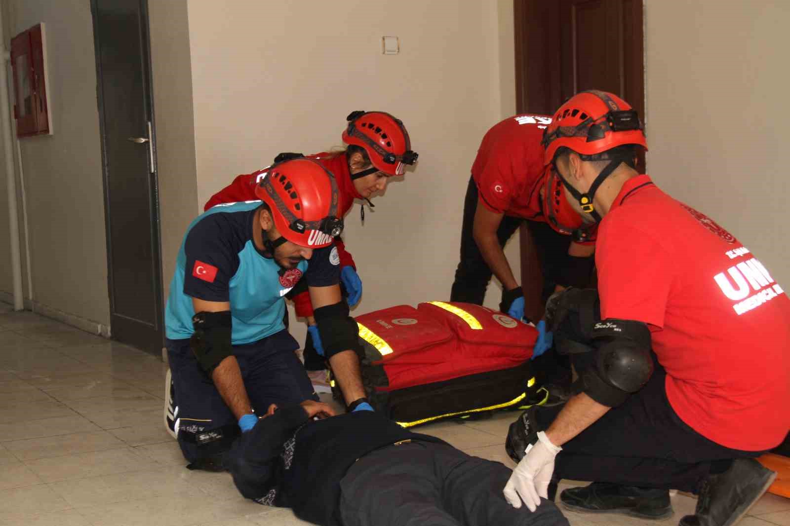 Elazığ’da deprem ve yangın tatbikatları devam ediyor