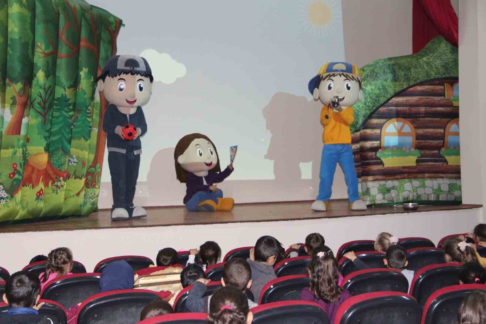 G&uuml;roymak&rsquo;ta &ccedil;ocuklar "H&uuml;rkuş ve G&ouml;kbey M&uuml;zikali" ile eğlendi

