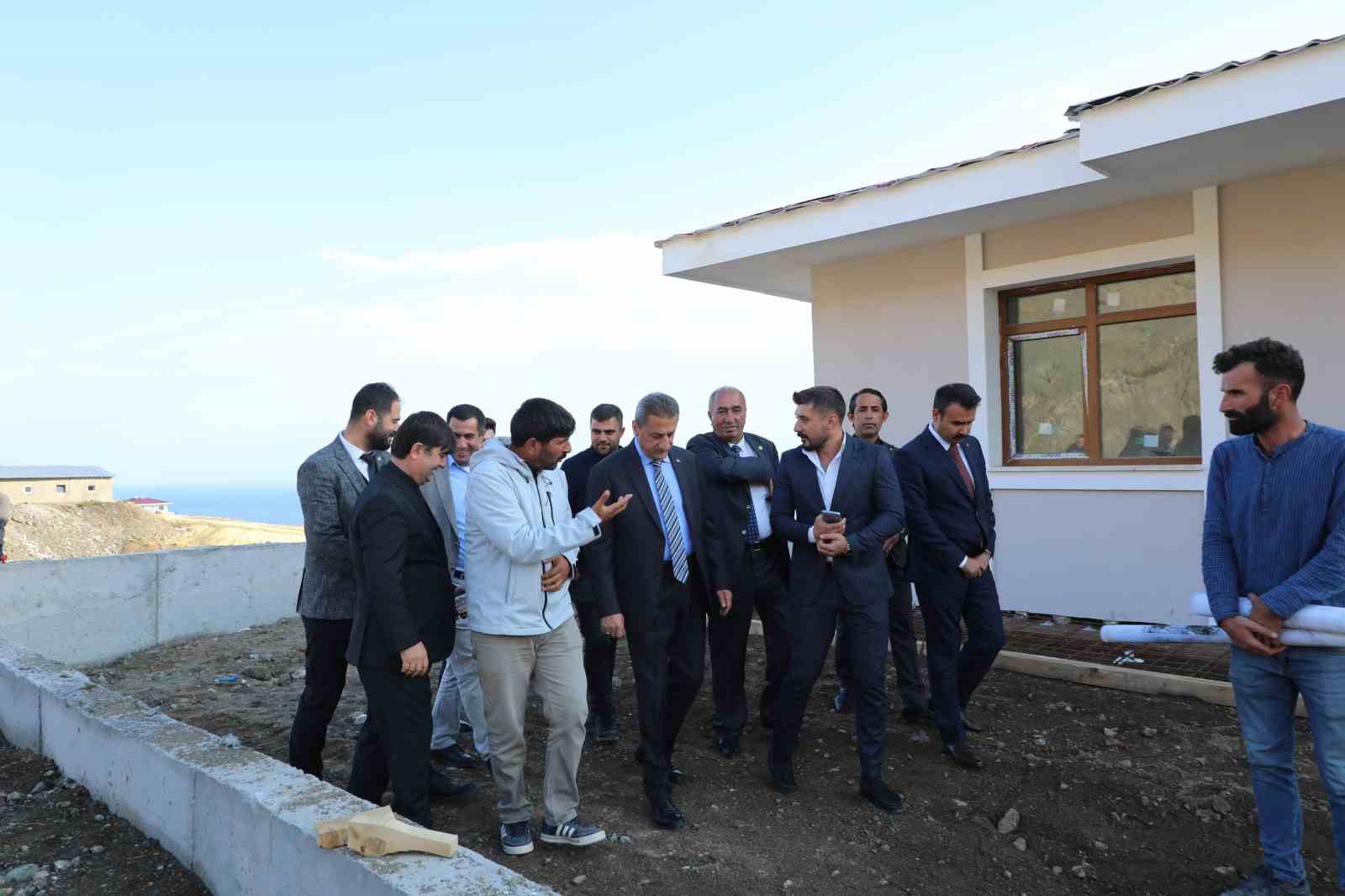 Bitlis Valisi Erol Kara&ouml;meroğlu, Ahlat&rsquo;a &ccedil;eşitli ziyaret ve incelemelerde bulundu
