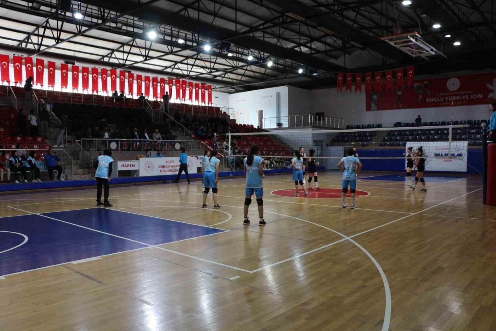 Okul sporları açılış seremonisiyle başladı