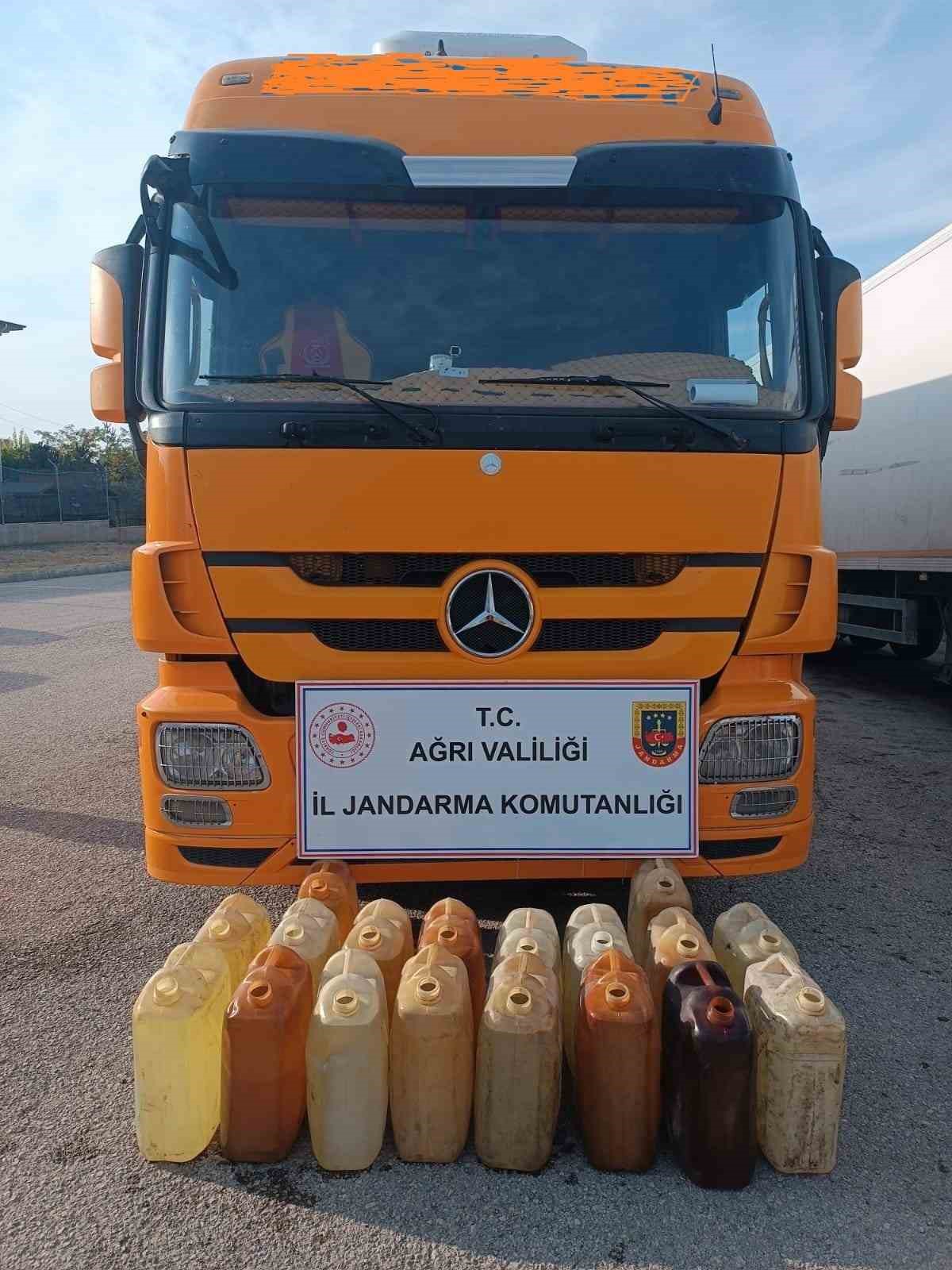 Ağrı’da 3 tırda kaçak akaryakıt ve sigara ele geçirildi