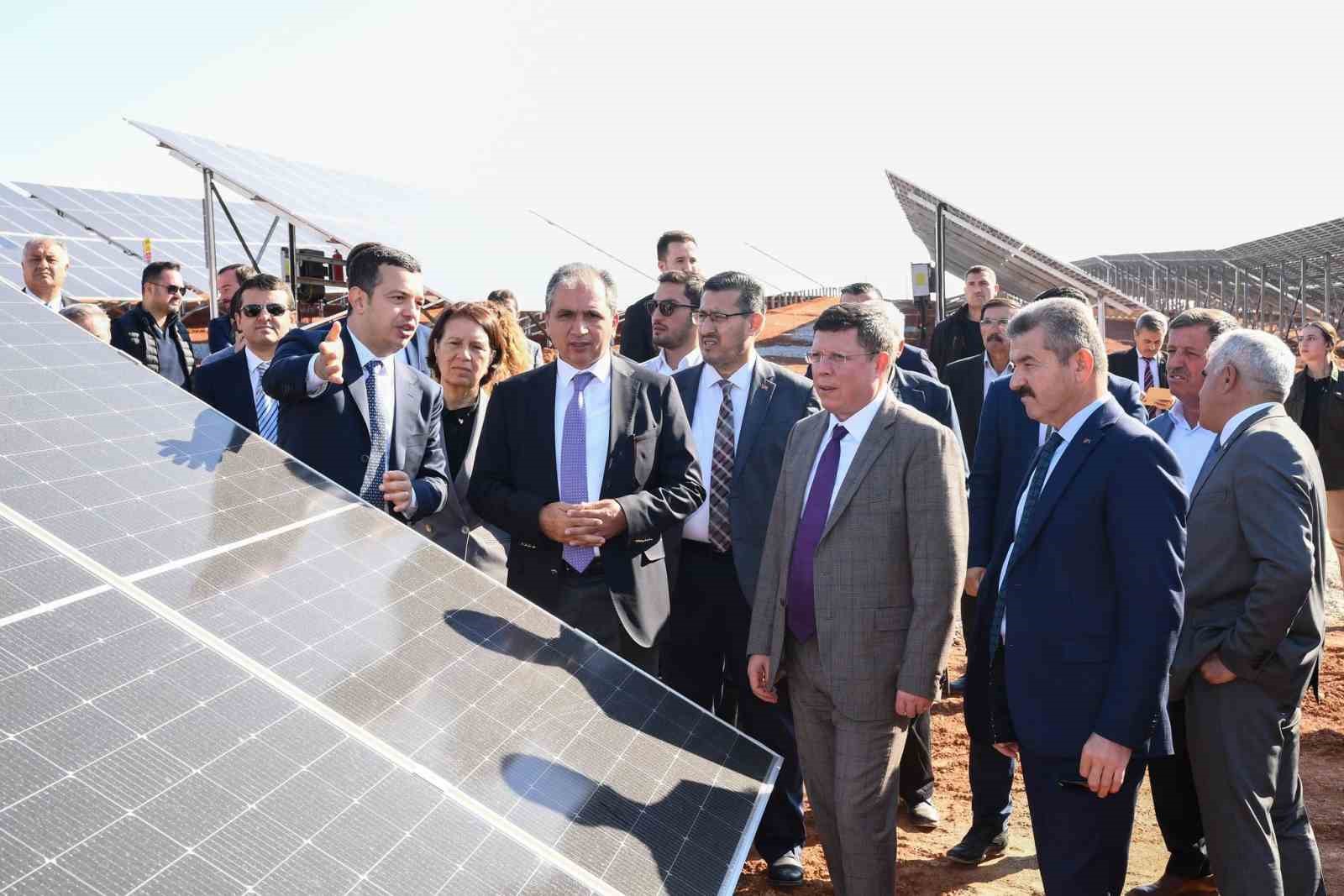 Uşak’ta güneş enerji santrali açıldı