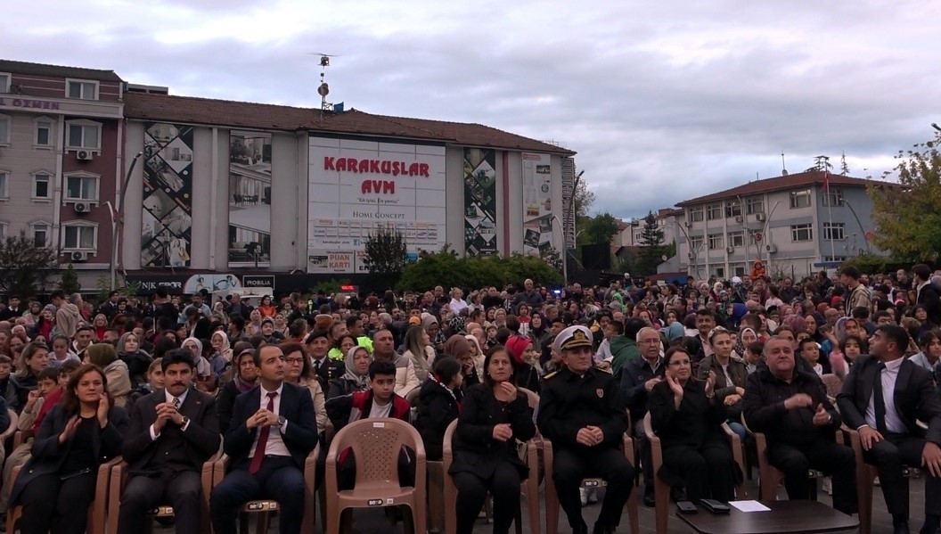 Çelik Kanatlar gururlandırdı, bando takımı coşturdu
