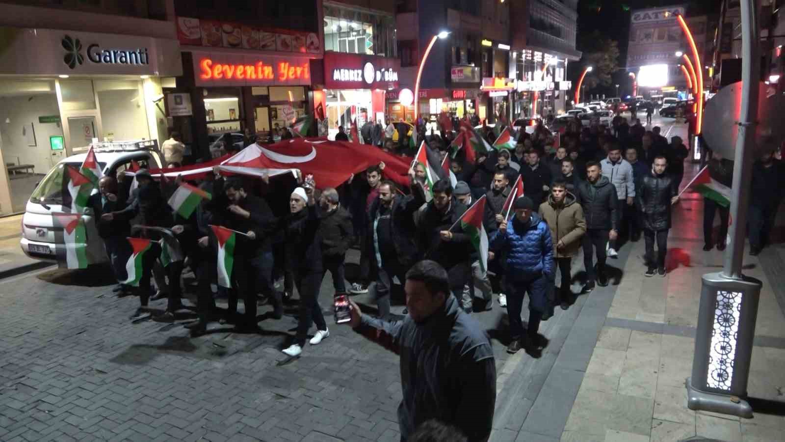 G&uuml;m&uuml;şhane&rsquo;de vatandaşlar Filistin i&ccedil;in meydanlara &ccedil;ıktı
