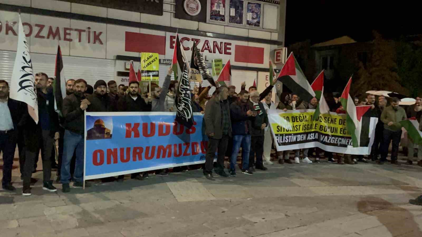 Tatvan&rsquo;da vatandaşlar İsrail&rsquo;i protesto etti
