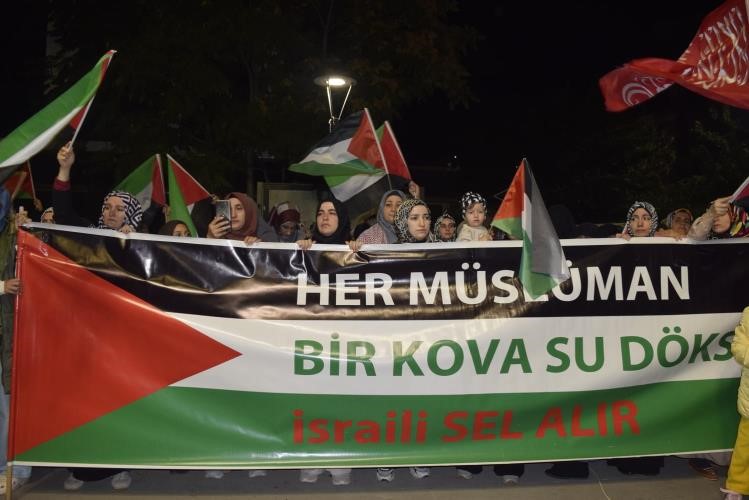 İsrail&rsquo;in Gazze&rsquo;deki hastaneye saldırısı G&uuml;neydoğu&rsquo;da protesto edildi
