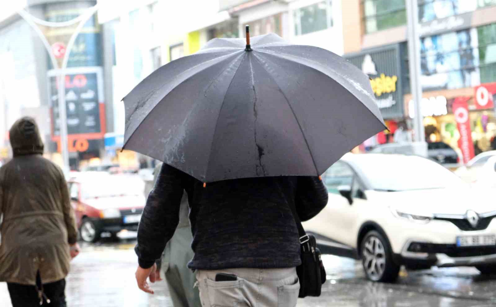 Erzincan&rsquo;da yağmur, y&uuml;ksek kesimlerde kar yağışı bekleniyor
