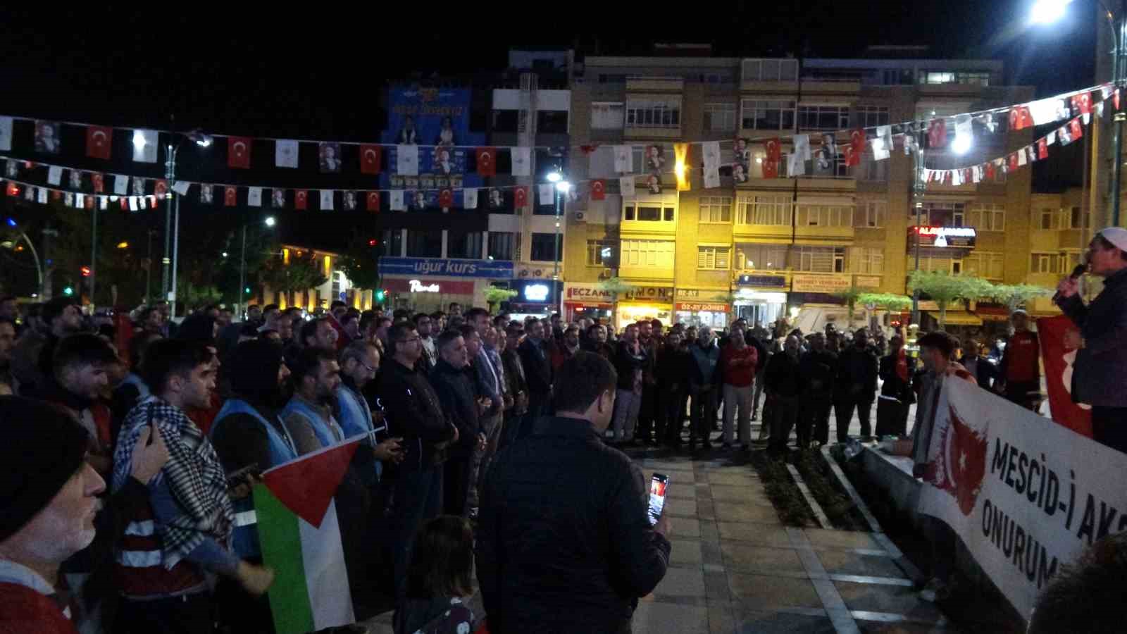 Gazze’de gerçekleştirilen hastane saldırısı Burdur’da protesto edildi