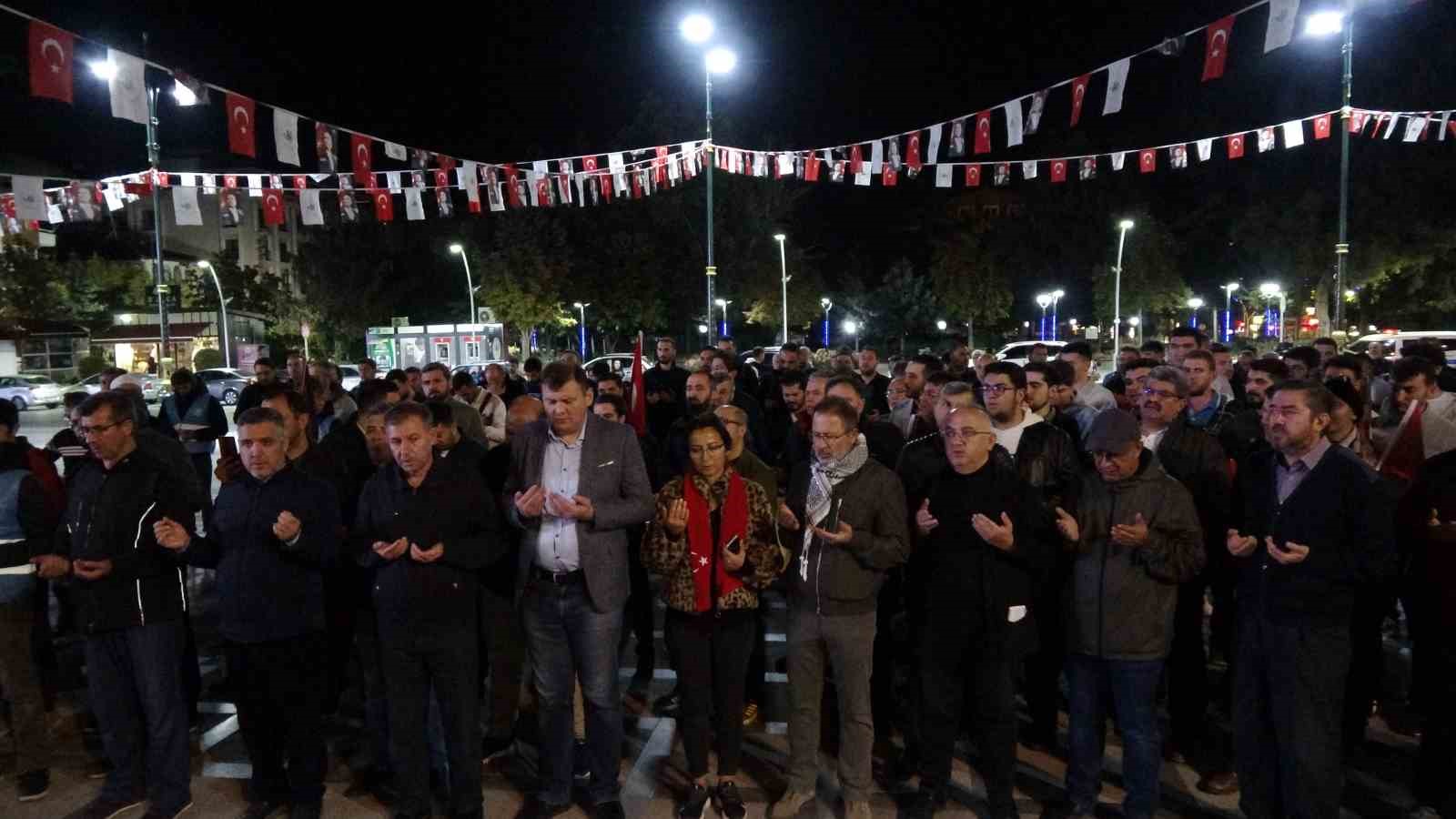 Gazze&rsquo;de ger&ccedil;ekleştirilen hastane saldırısı Burdur&rsquo;da protesto edildi
