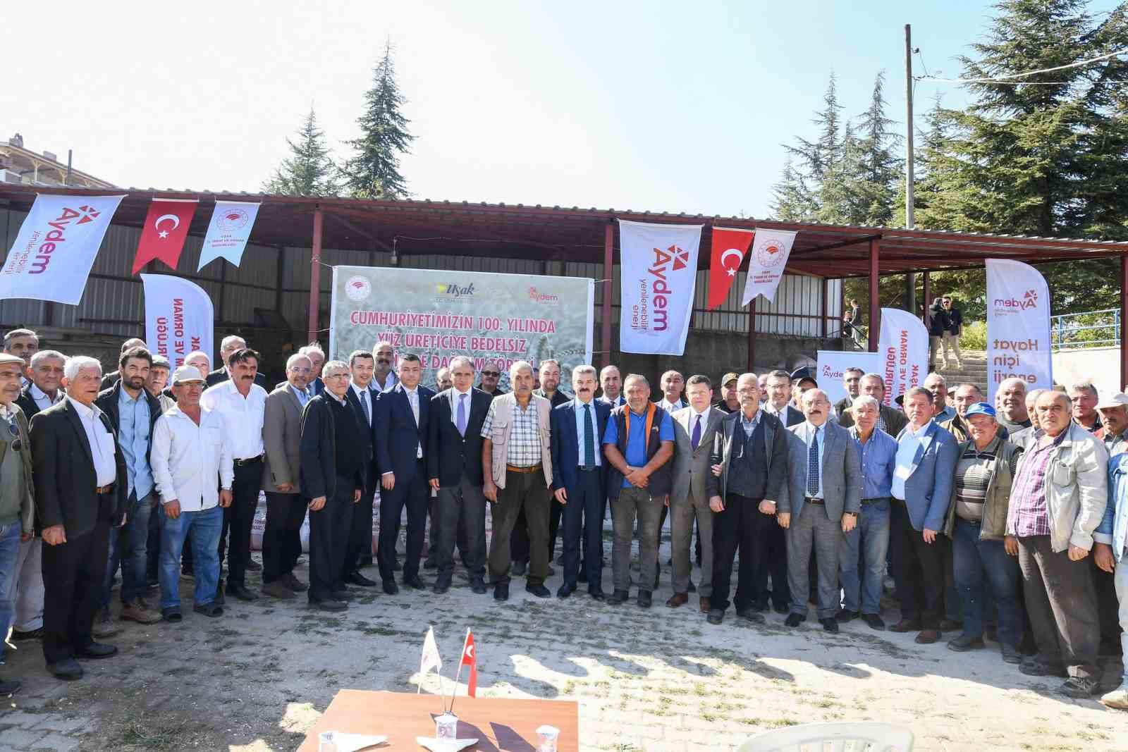 Uşak’ta çiftçilere tohum dağıtımı yapıldı