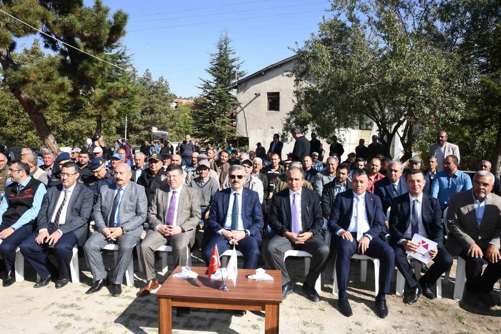 Uşak&rsquo;ta &ccedil;ift&ccedil;ilere tohum dağıtımı yapıldı
