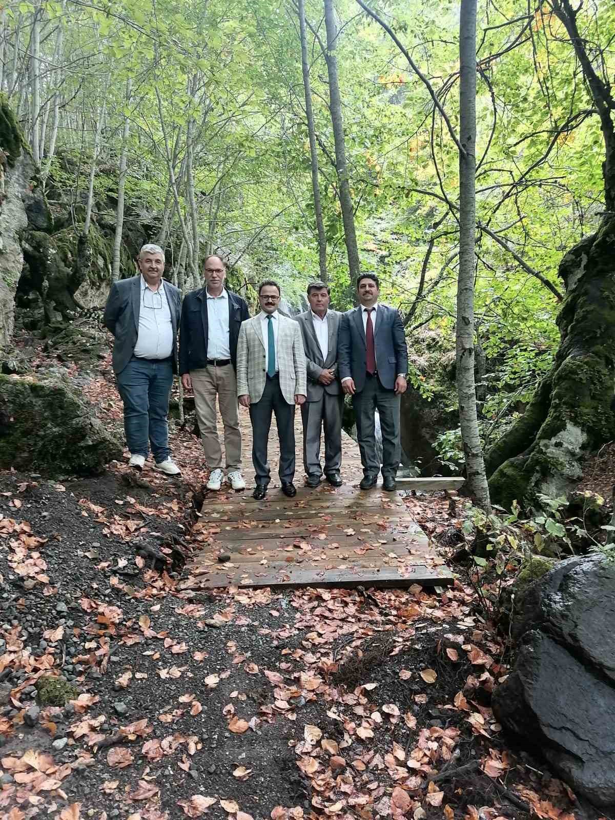 Gediz Karapınar Şelalesine seyir terası
