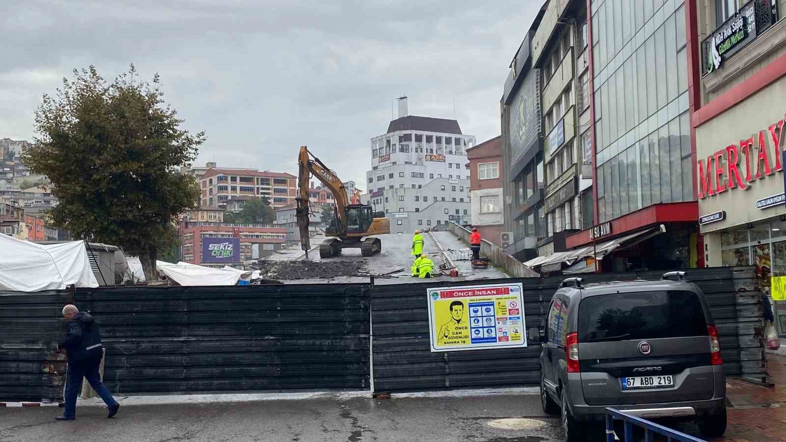 Fevkani Köprüsü’nde yıkım çalışmaları sürüyor