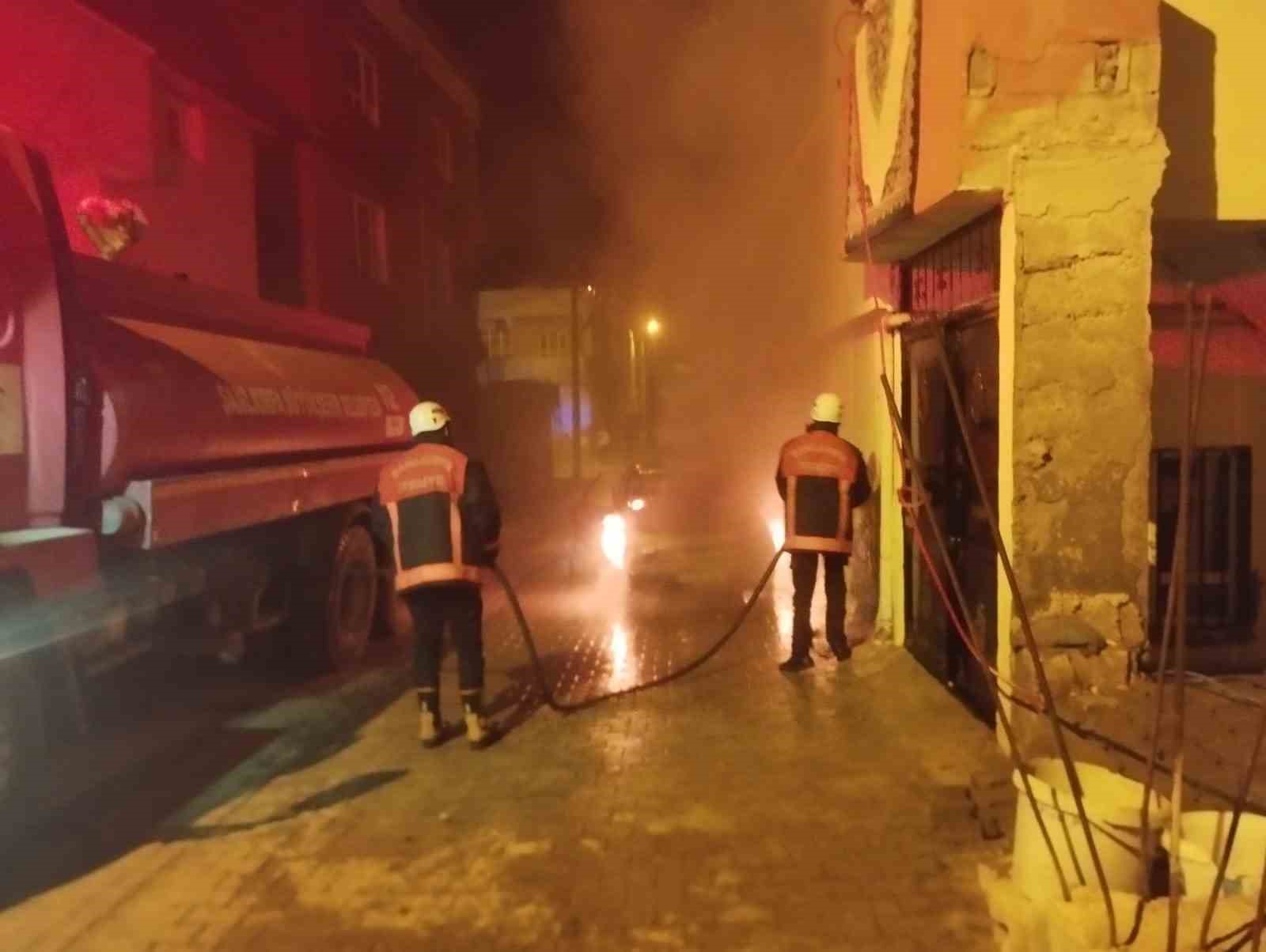 Şanlıurfa’da otomobil alev alev yandı