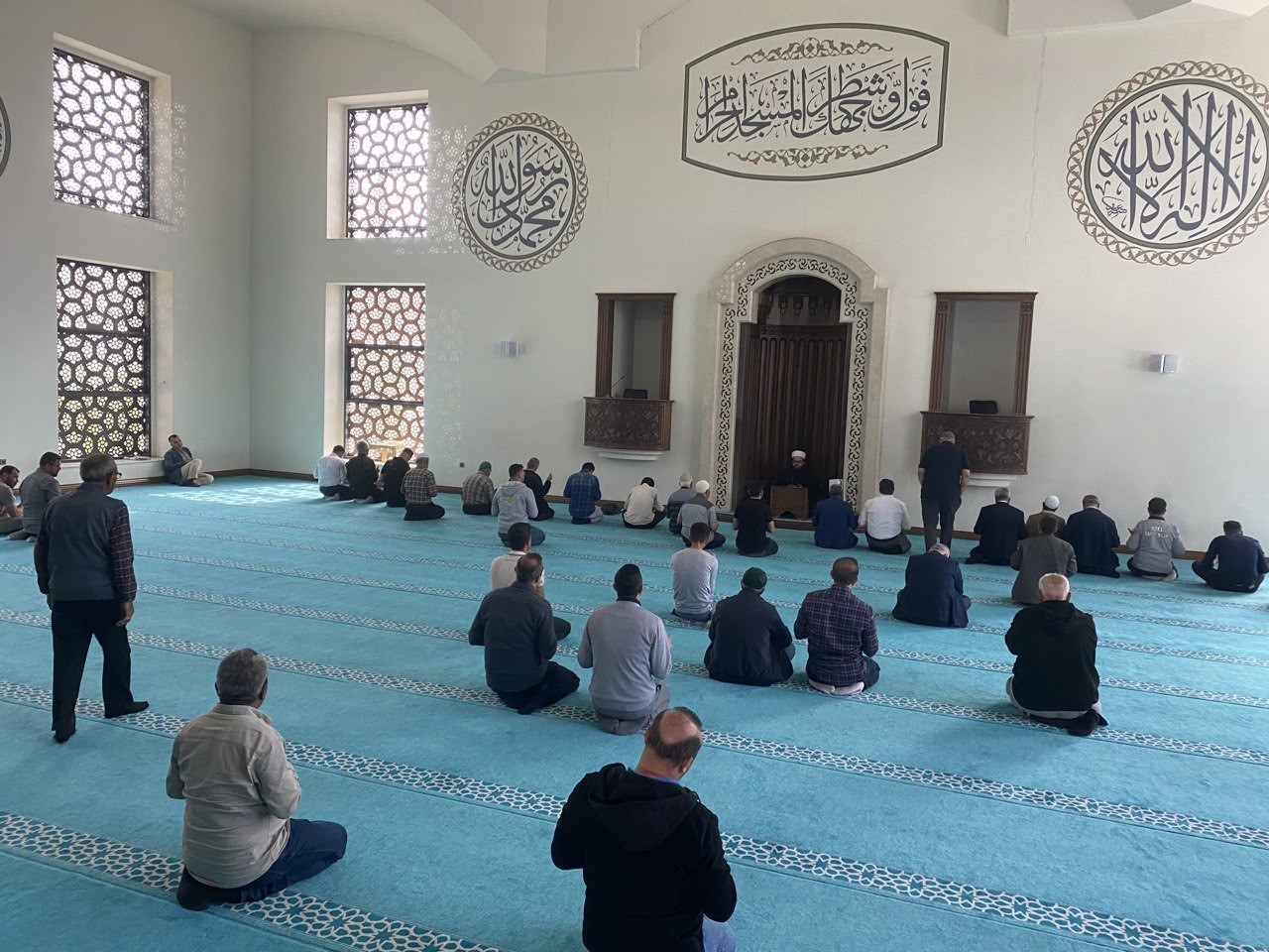 Camilerde Filistin i&ccedil;in sela okundu
