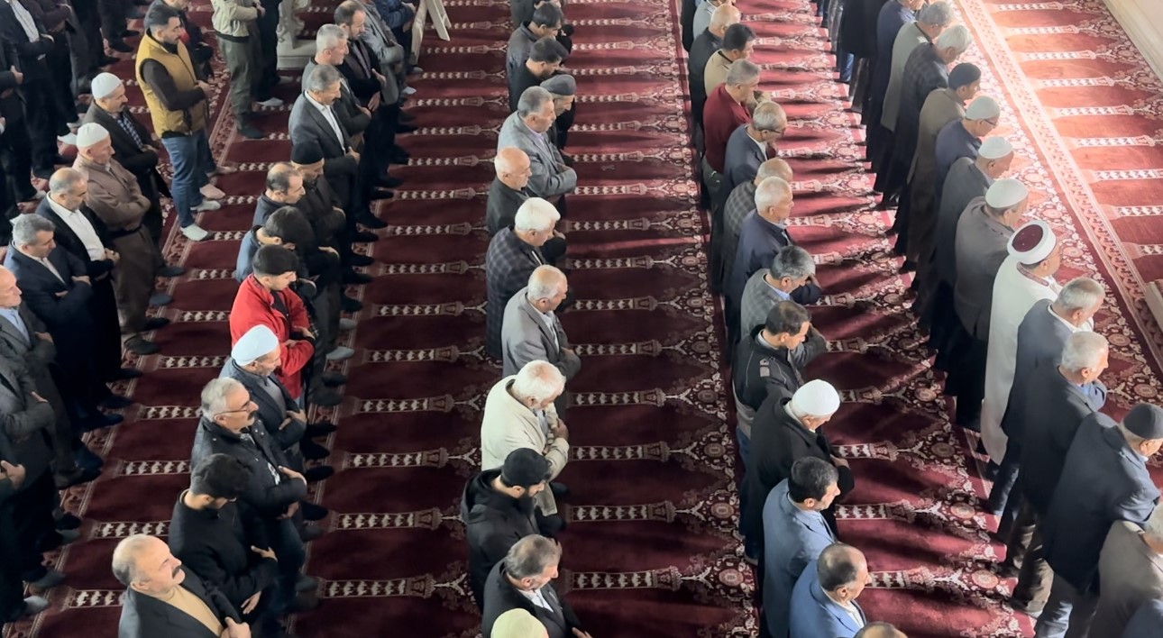Gazze’de hayatını kaybedenler için gıyabi cenaze namazı kılındı
