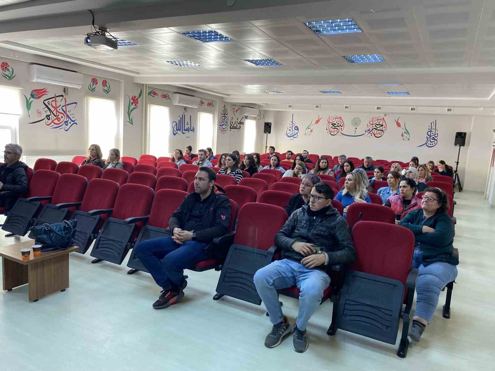 Polis ekiplerince "En İyi Narkotik Polisi Anne" sunumu
