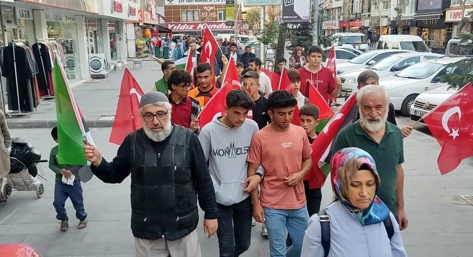 Filistin’e doğru yürüyen gruba Niğde’den de katılanlar oldu