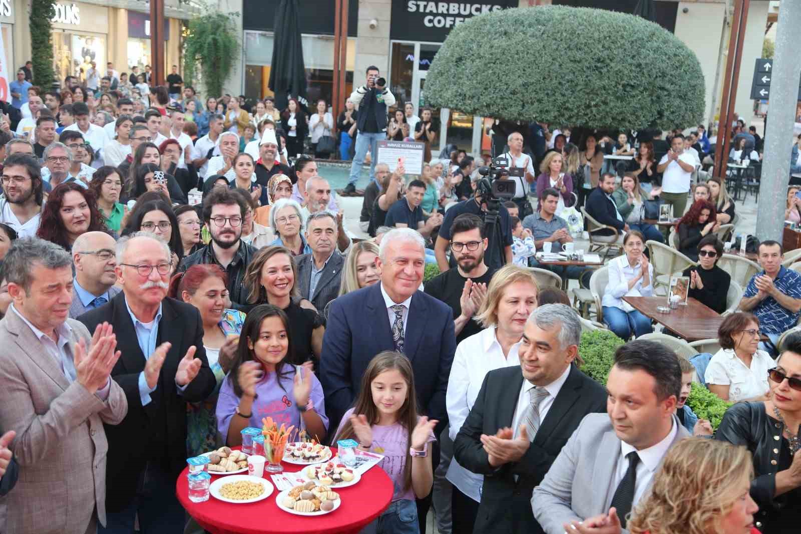 Başkan Atay açılışta adını koydu
