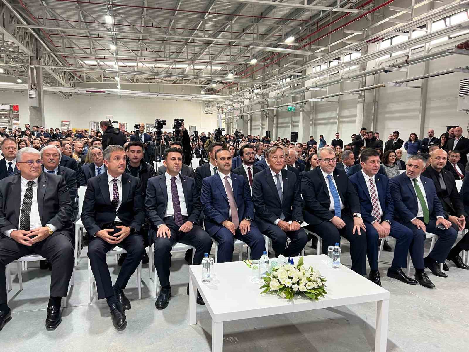 Bakan Kacır Boz&uuml;y&uuml;k&rsquo;e geldi
