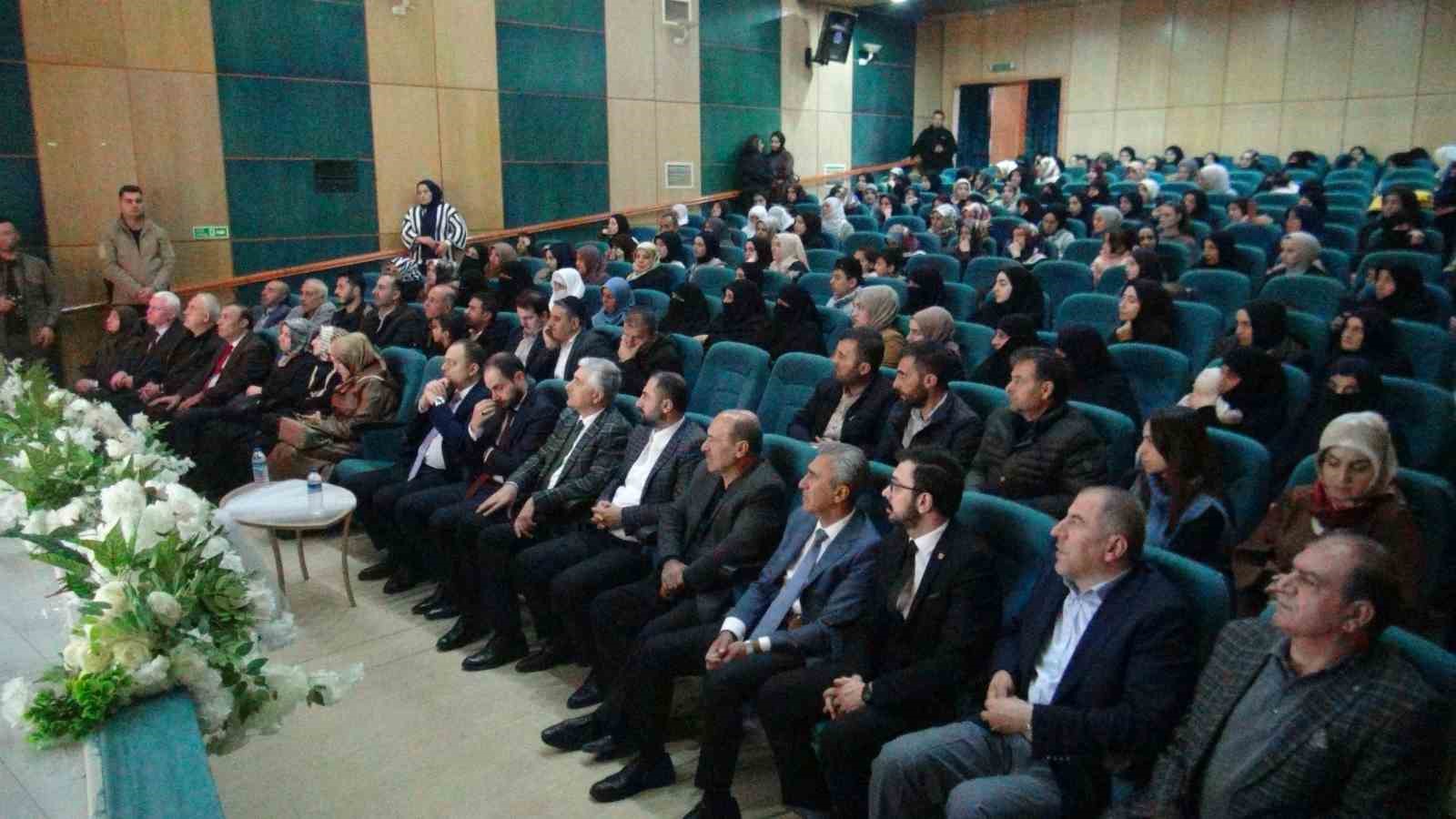 Tatvan&rsquo;da 11 kız &ouml;ğrenci i&ccedil;in hafızlık icazet programı d&uuml;zenlendi
