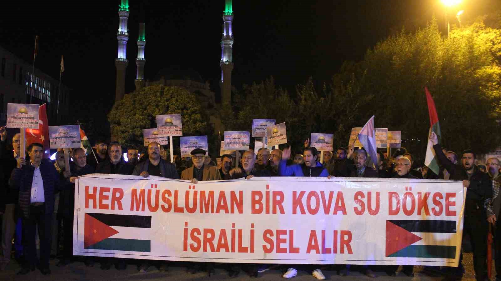 İsrail’in Gazze’deki hastane saldırısı Iğdır’da protesto edildi